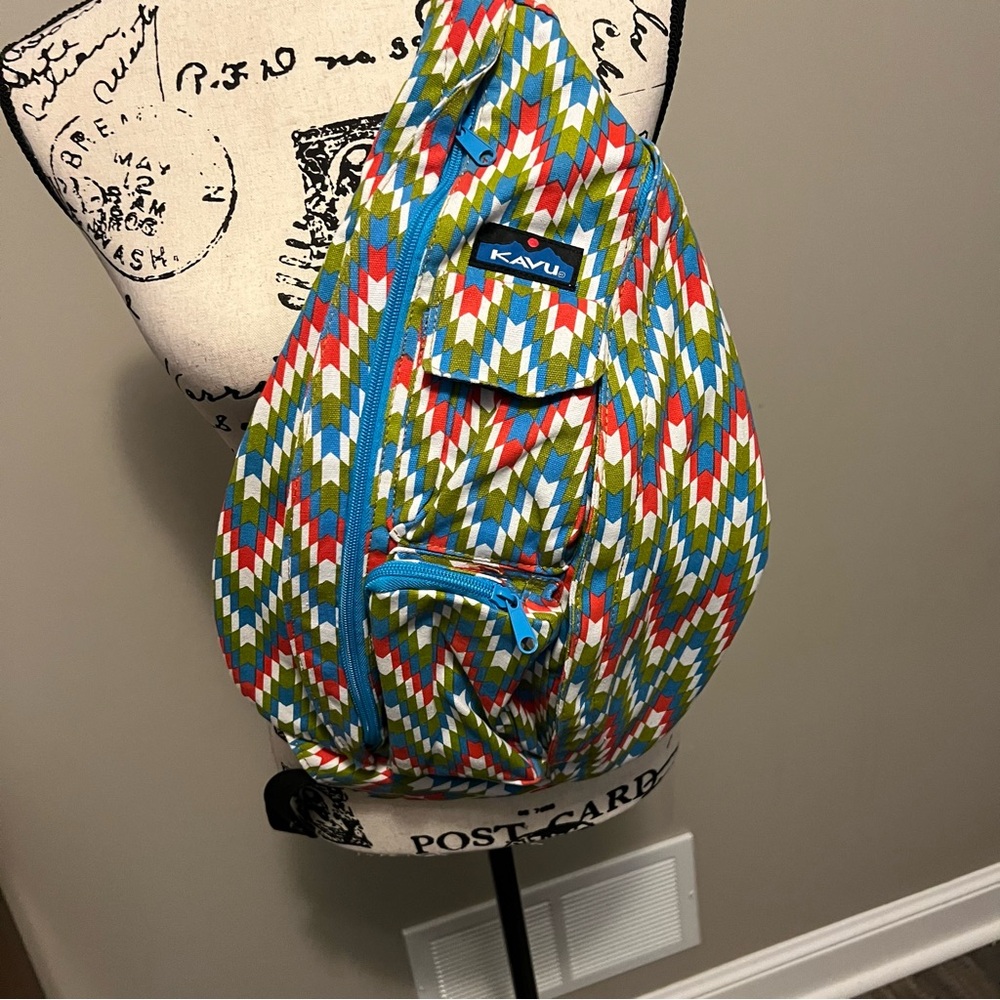 KAVU Colorful Chevron crossbody backpack sling Bag multiple zip pockets